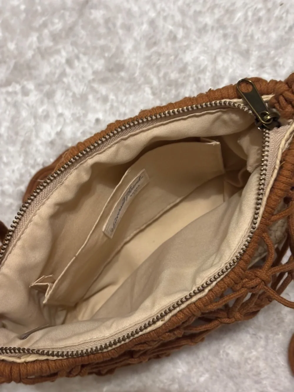 Universal Thread Women’s Boho Crossbody Bag Full Zip - Picture 7 of 11